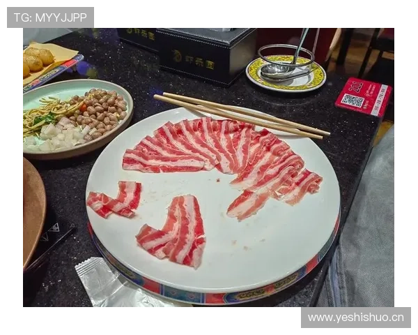 假设费钰婷拎着大牌包去便利店买奶茶，收银小哥那表情我看了三遍