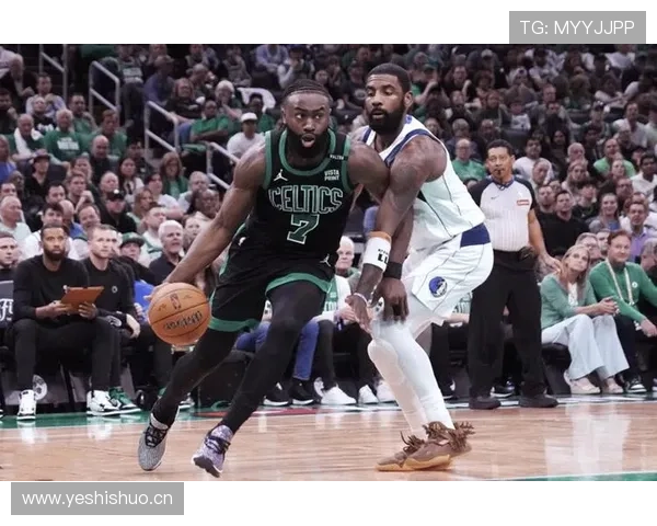 欧文篮下强攻效率提升显著 拉开内线对抗差距